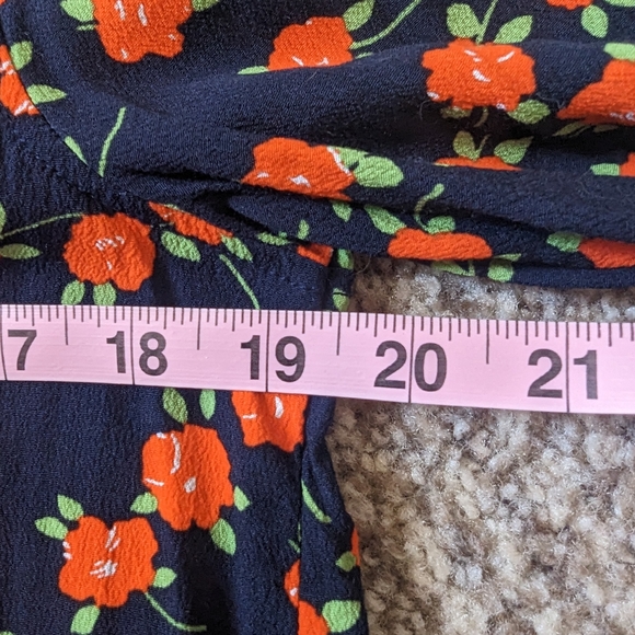 💕 3/$15 J Crew Blouse Floral Collarless Button Up - Picture 4 of 7